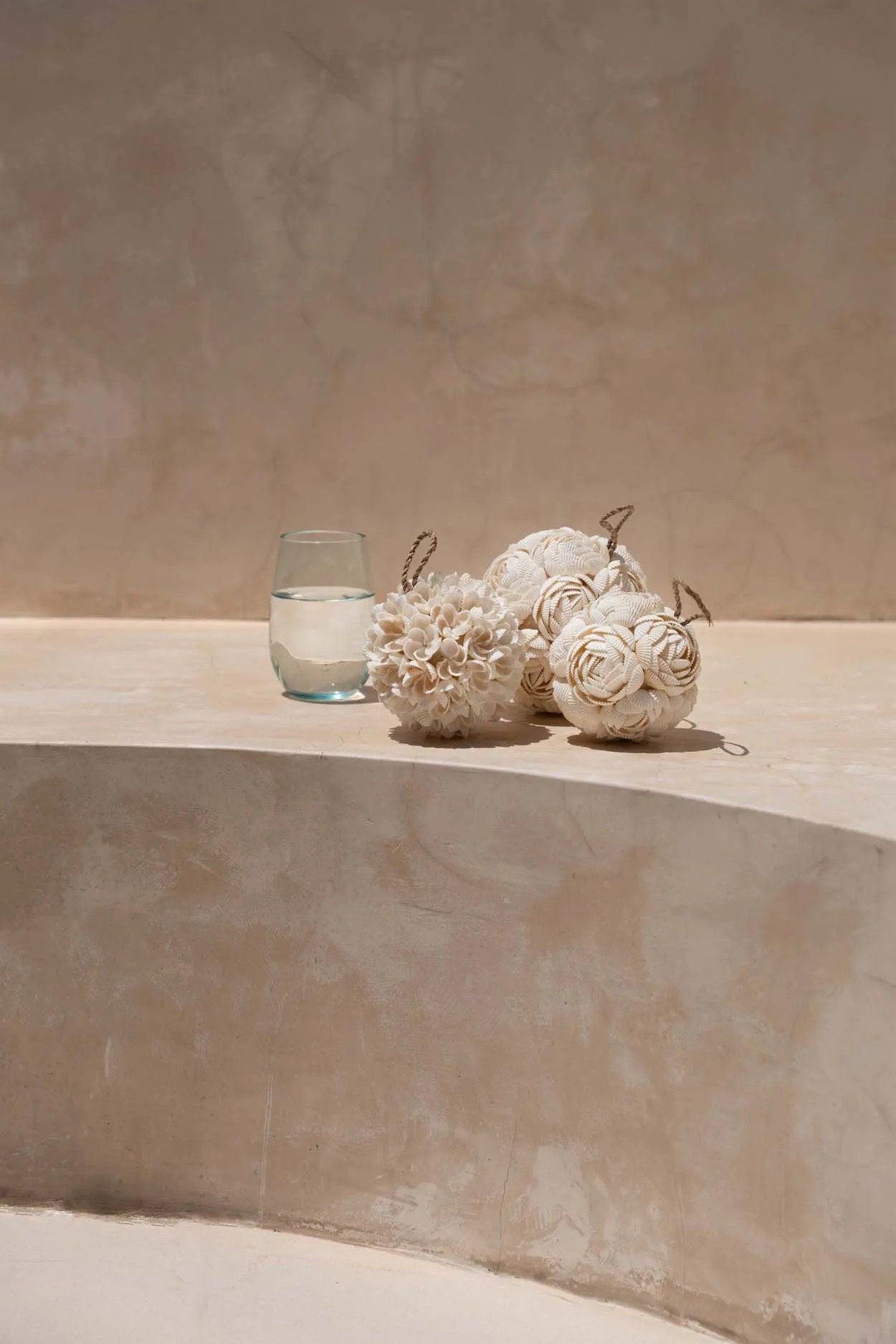 De Rozen Schelp Bal - Wit - M - Afbeelding 2